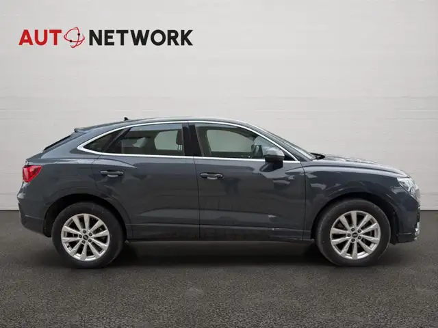 Audi Q3 view 5