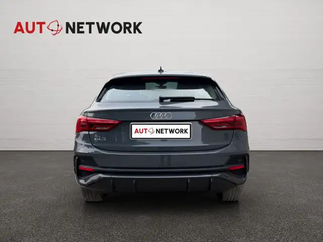 Audi Q3 view 7