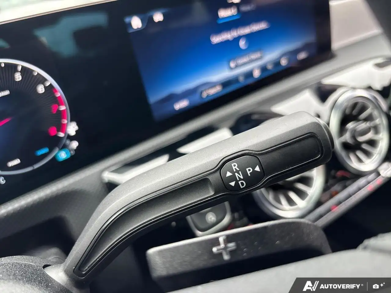Mercedes-Benz CLA снимка Mercedes-Benz CLA