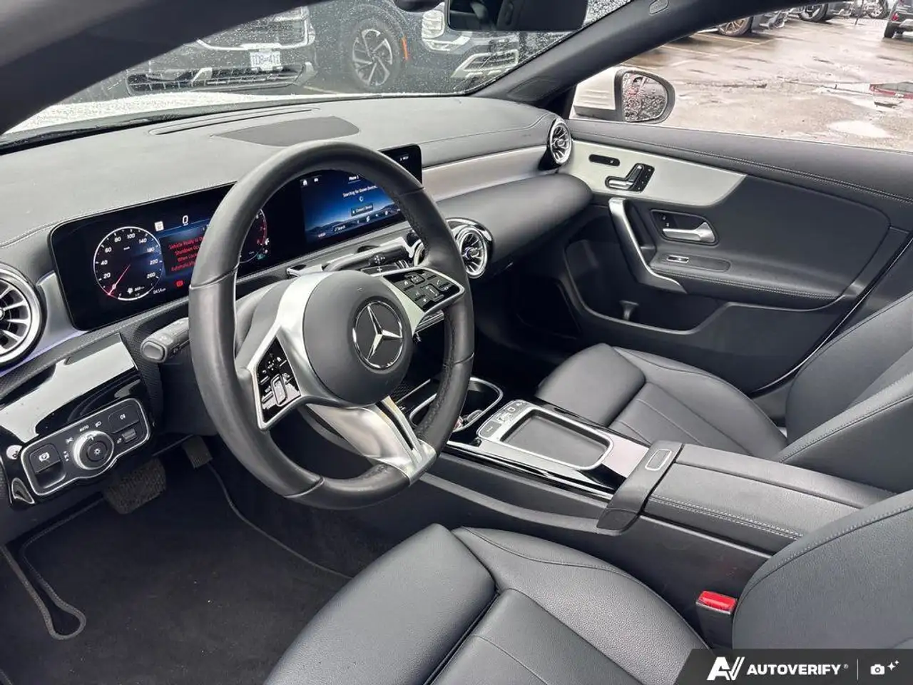 Mercedes-Benz CLA снимка Mercedes-Benz CLA