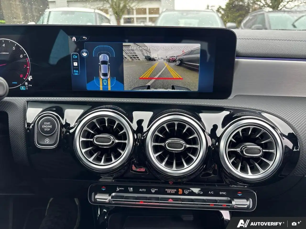 Mercedes-Benz CLA снимка Mercedes-Benz CLA