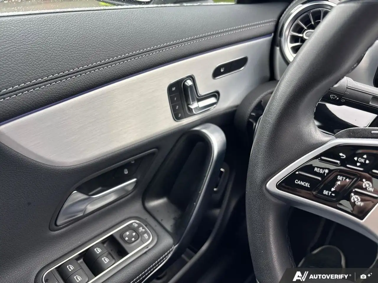 Mercedes-Benz CLA снимка Mercedes-Benz CLA