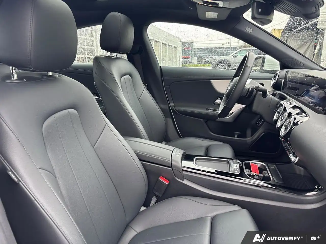 Mercedes-Benz CLA снимка Mercedes-Benz CLA