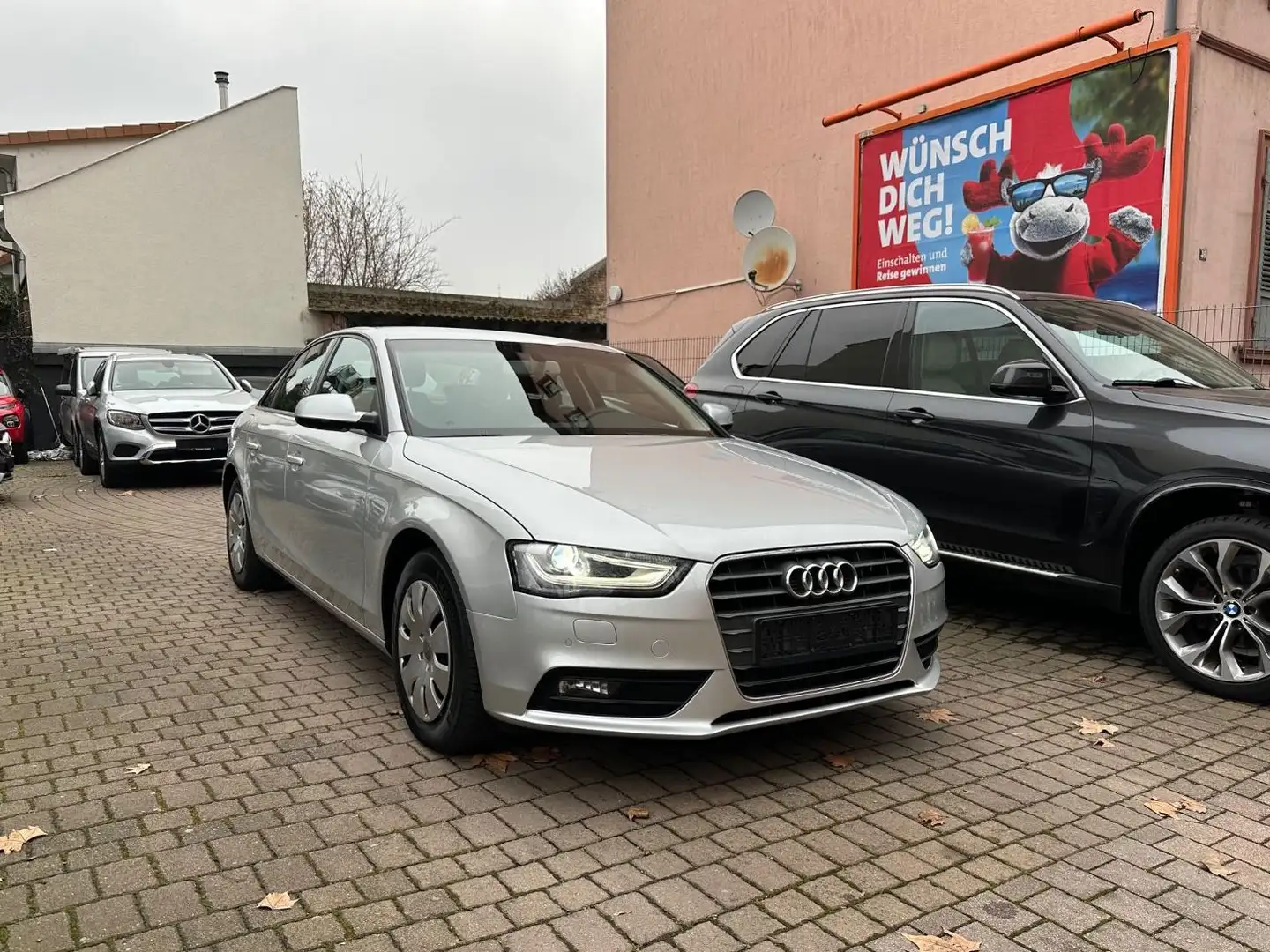 Audi A4 Lim. Attraction 2.Hand Xenon Scheckheft ! Silber - 1