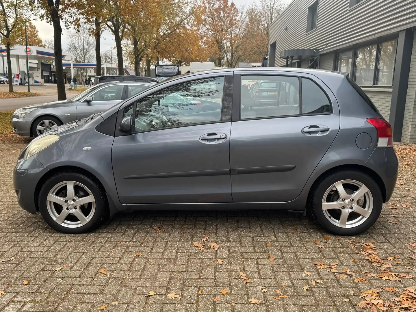 Toyota Yaris 1.3 VVTi Aspiration 5-deurs Blauw - 2