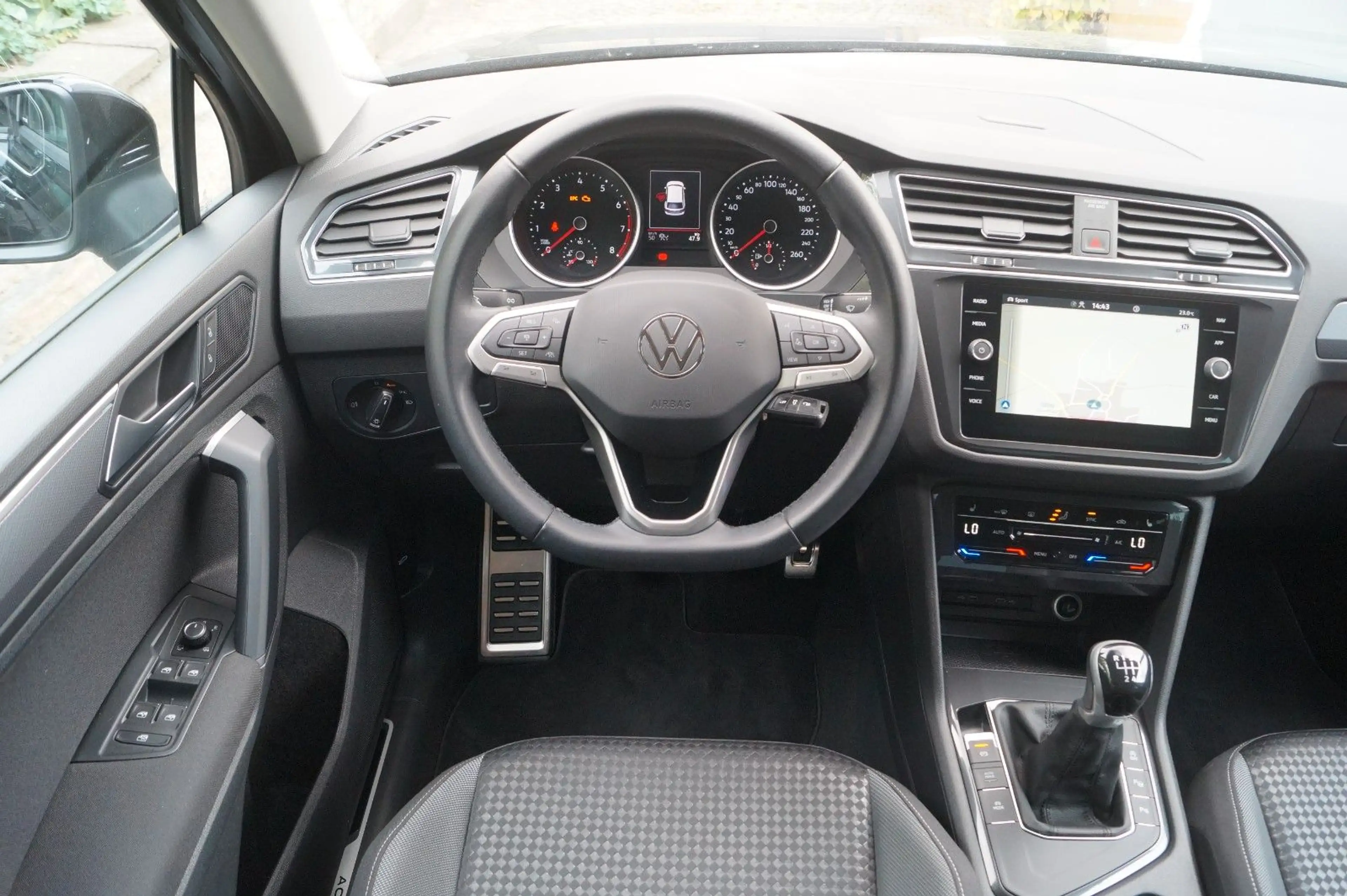 Volkswagen Tiguan Active +Navi+Sitzhzg.+LED+ACC+ — photo 3
