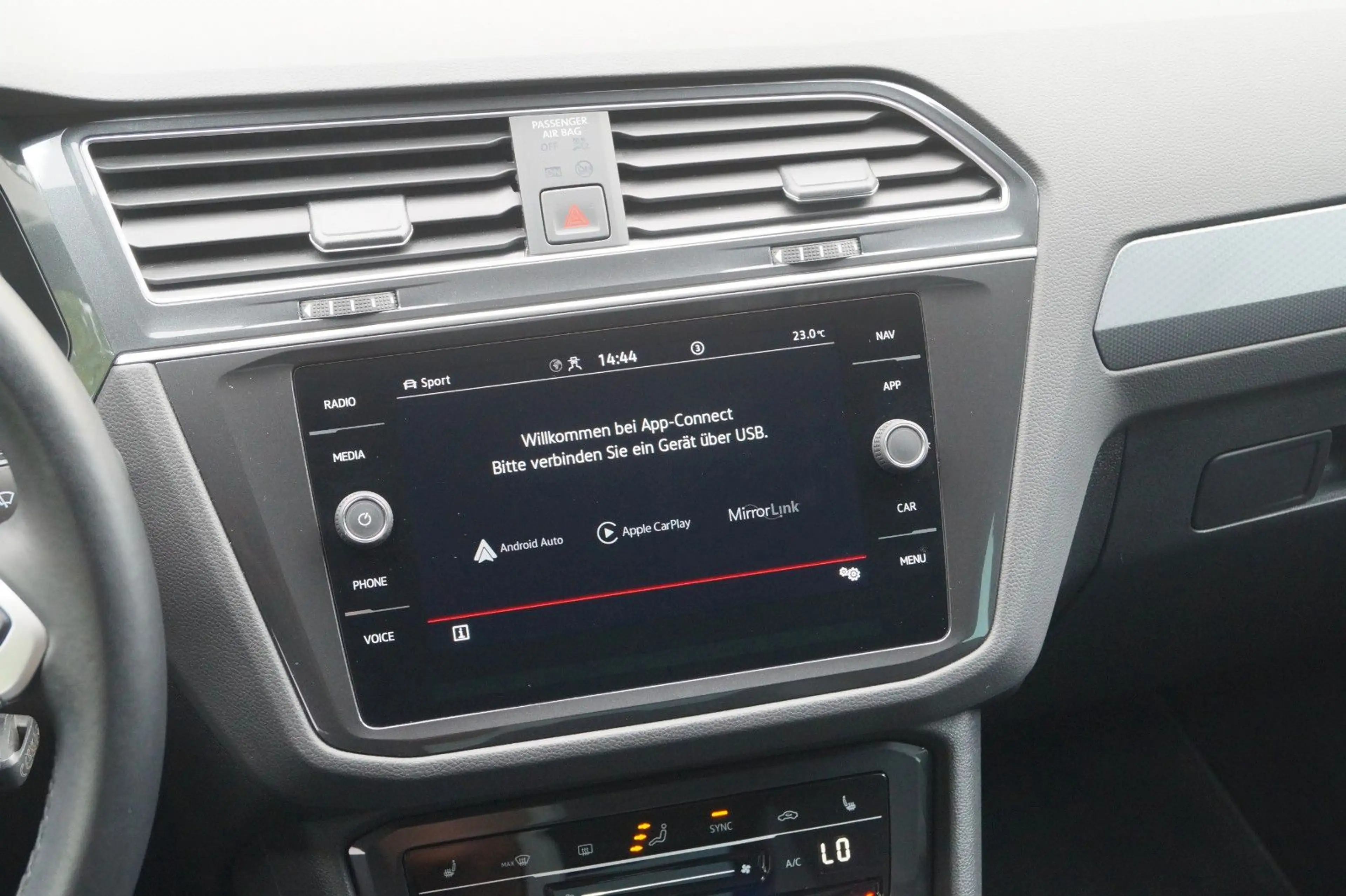 Volkswagen Tiguan Active +Navi+Sitzhzg.+LED+ACC+ — photo 9
