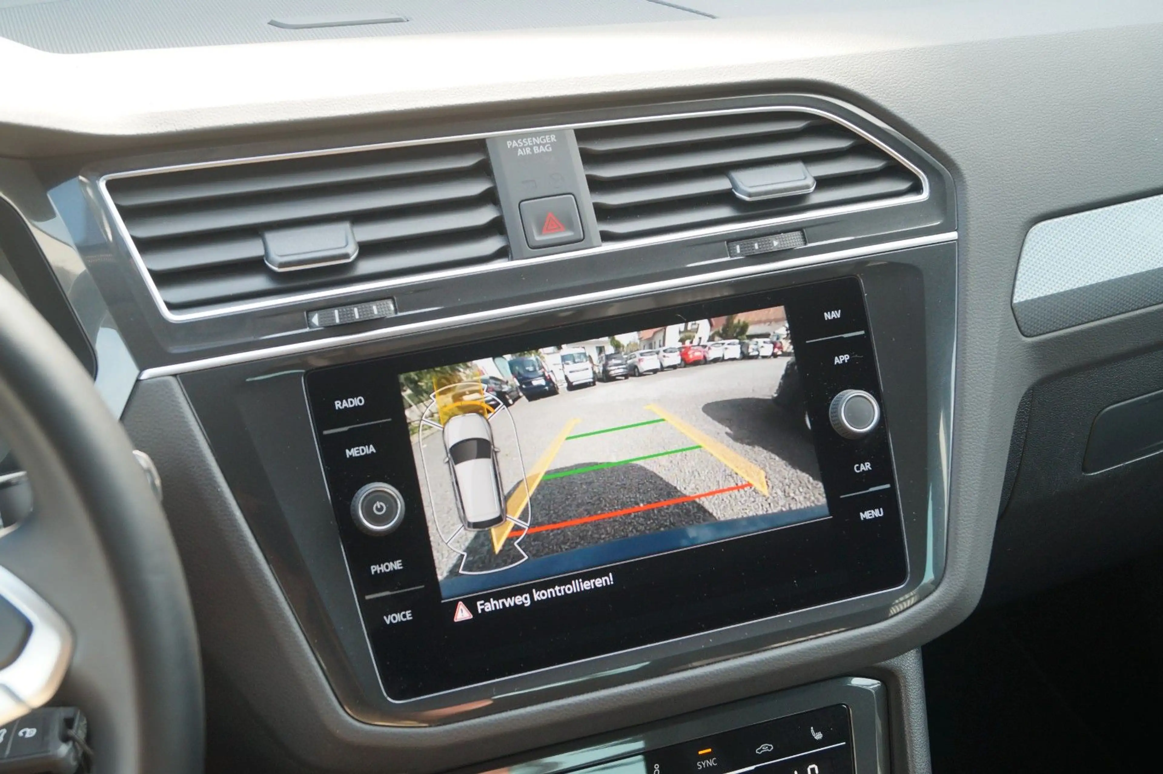 Volkswagen Tiguan Active +Navi+Sitzhzg.+LED+ACC+ — photo 12