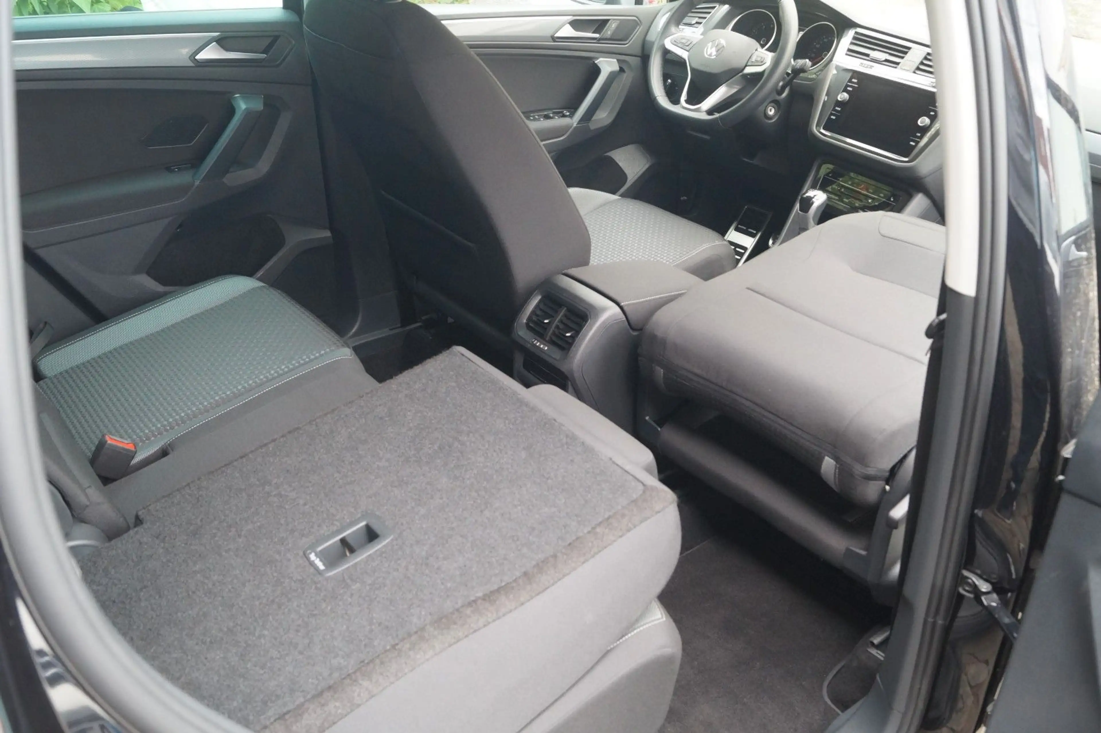Volkswagen Tiguan Active +Navi+Sitzhzg.+LED+ACC+ — photo 17