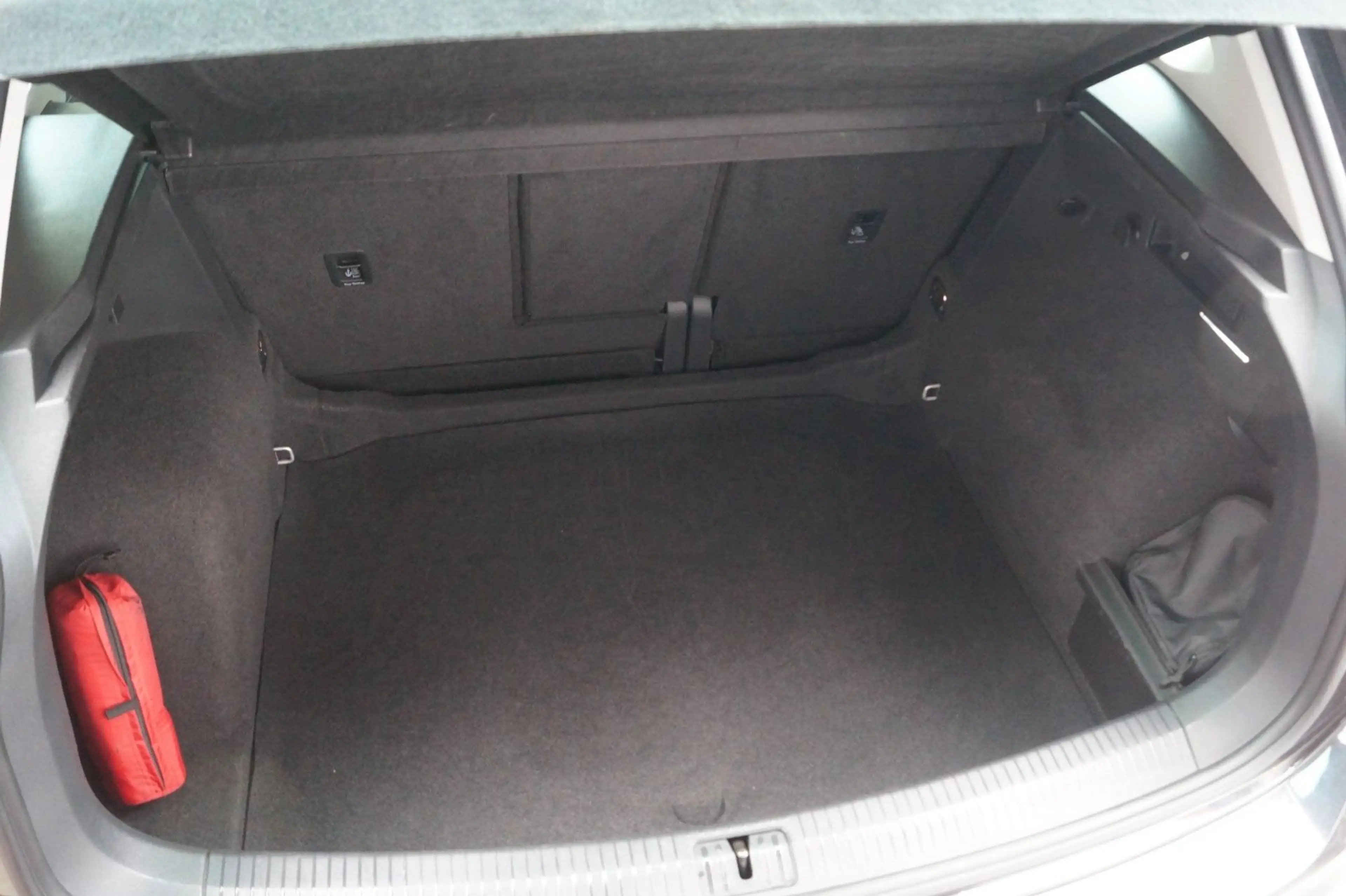 Volkswagen Tiguan Active +Navi+Sitzhzg.+LED+ACC+ — photo 19