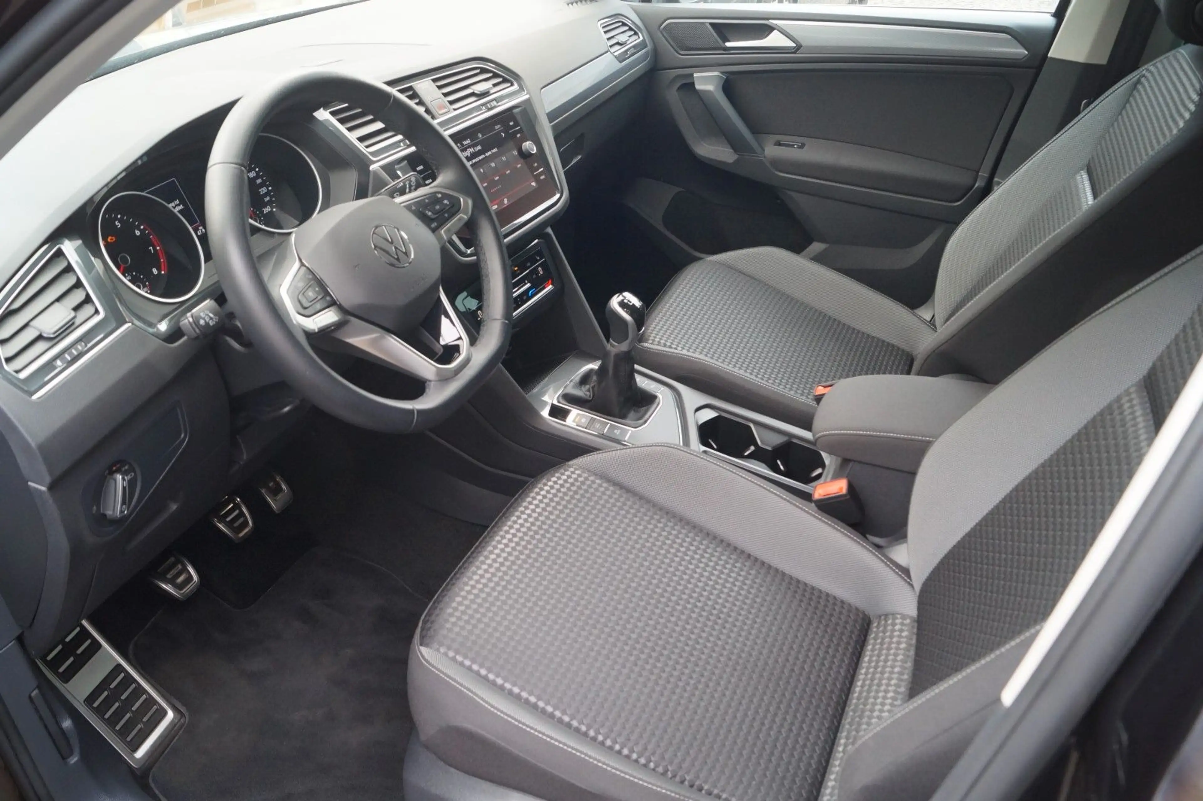 Volkswagen Tiguan Active +Navi+Sitzhzg.+LED+ACC+ — photo 2