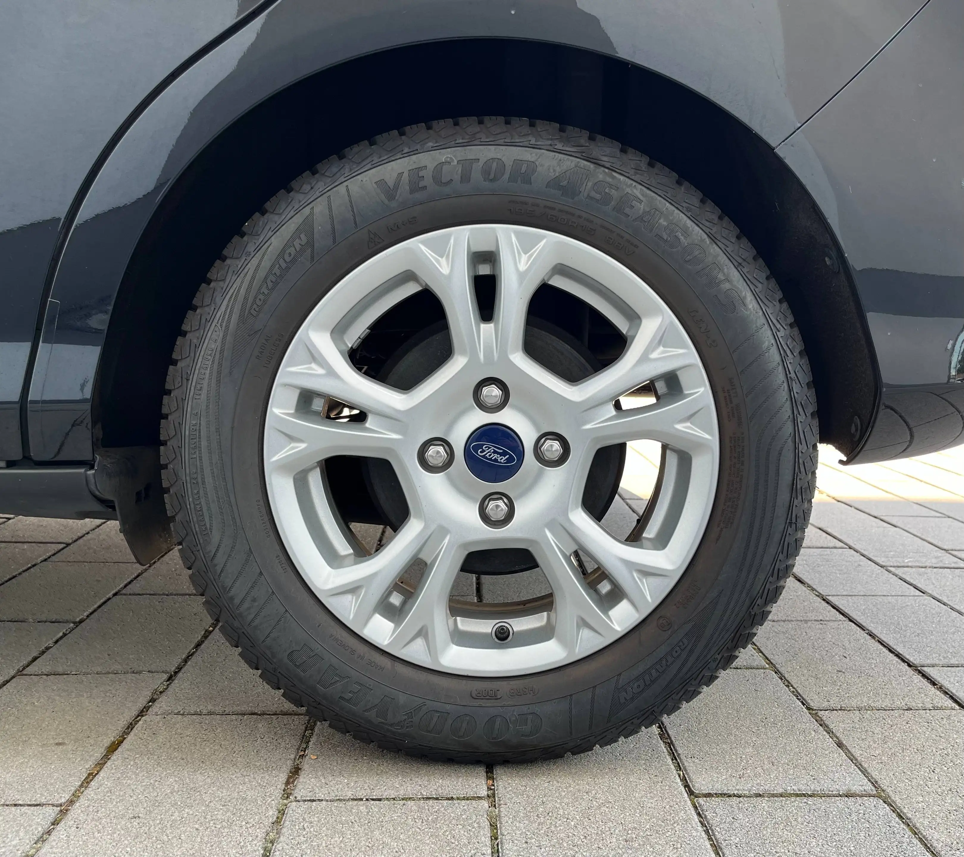 Ford B-Max Sync Edition/. Nur-34000 T KM/ TÜV AU Neu/ Klima — photo 13