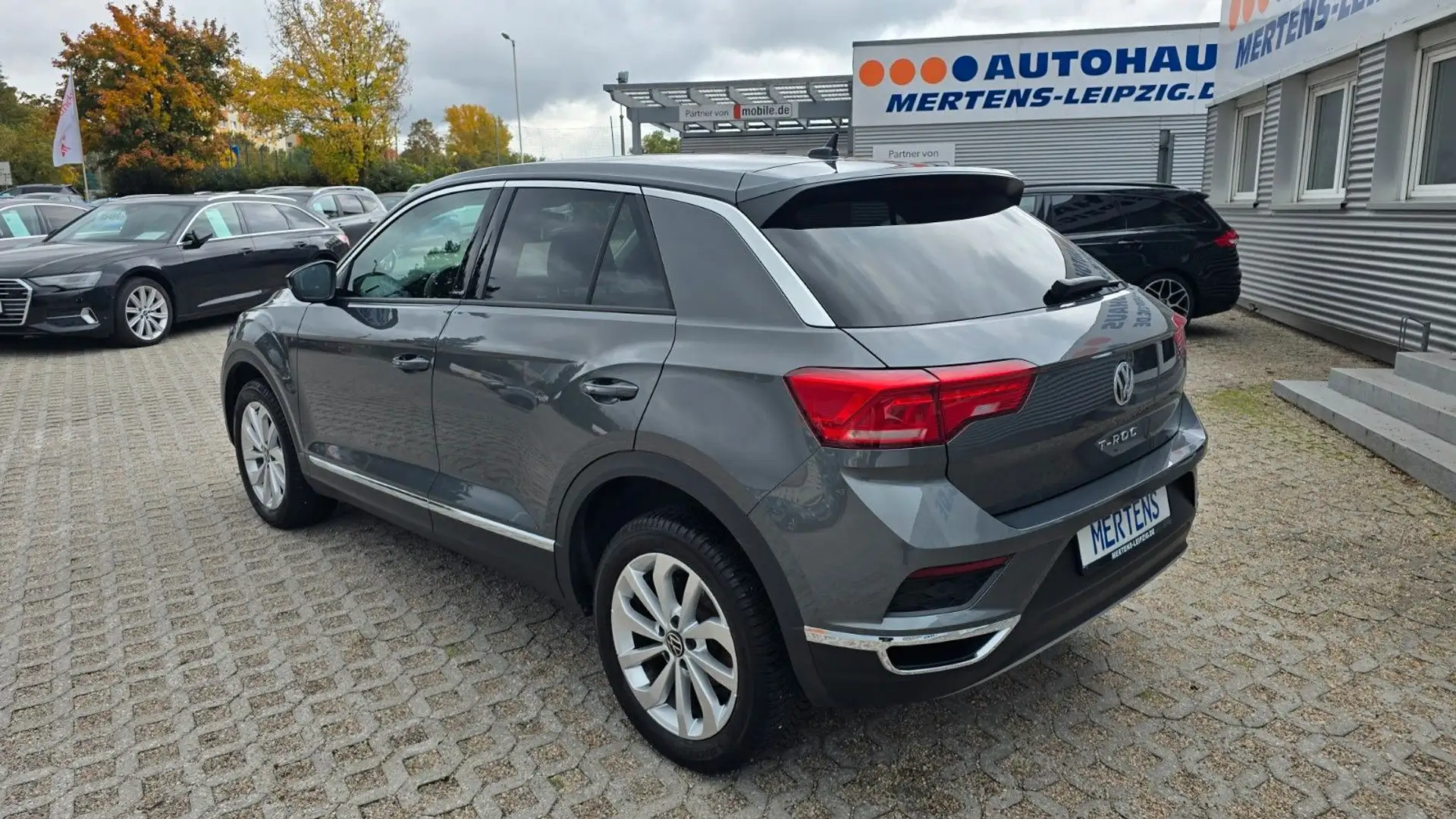 Volkswagen T-Roc UNITED LED NAV SHZ KAMERA Android Apple Grijs - 2