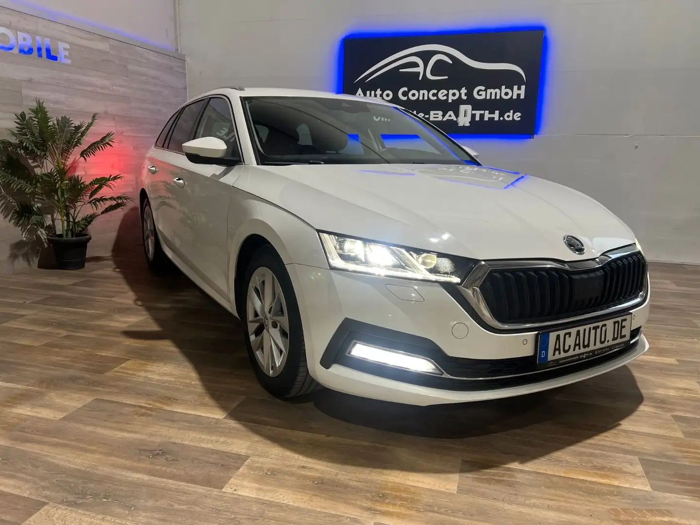 Skoda Octavia Combi First Edition *LED*NAVI*SPUR*ACC Blanc - 2
