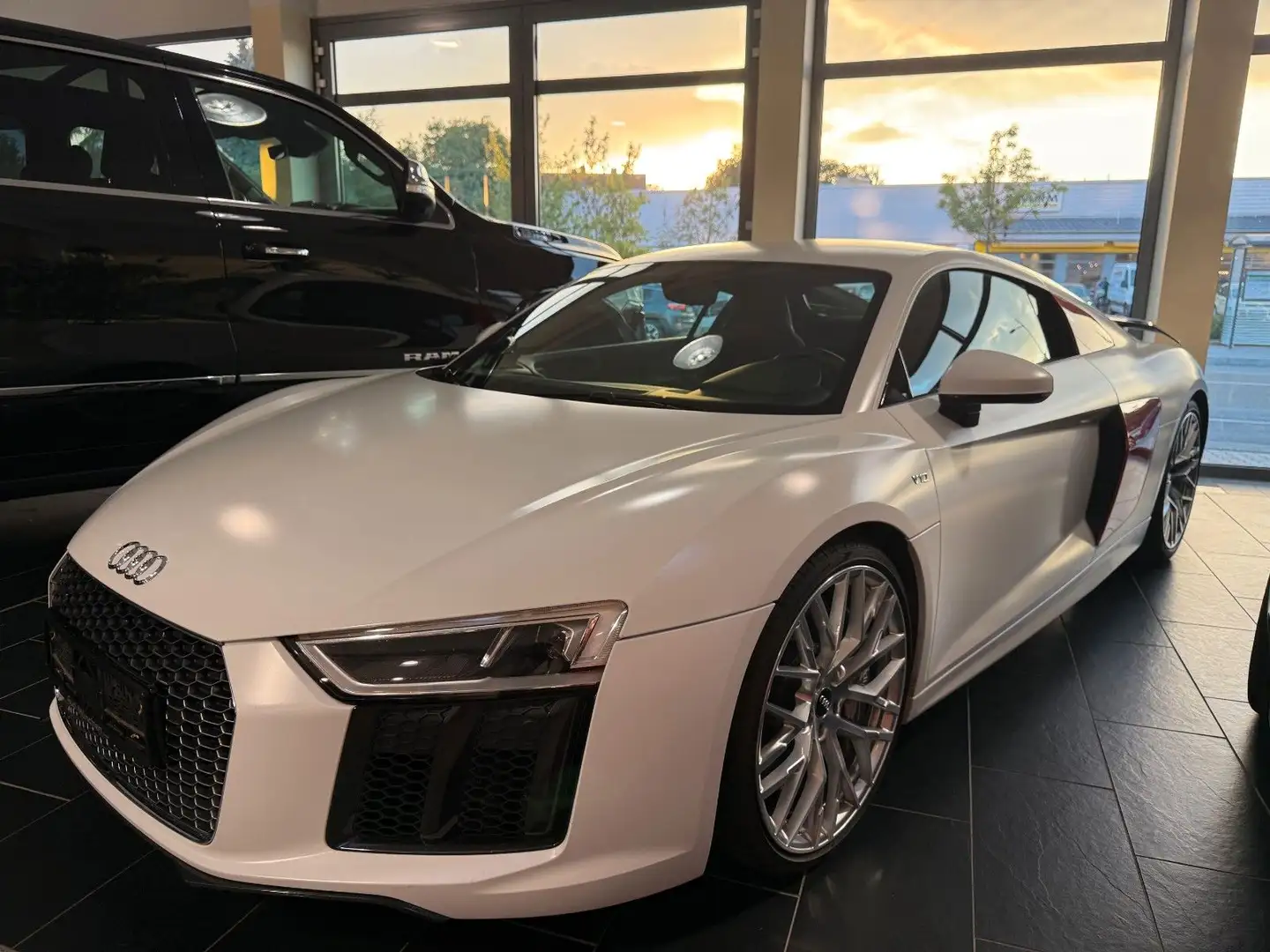 Audi R8 5.2 FSI quattro plus Weiß - 2
