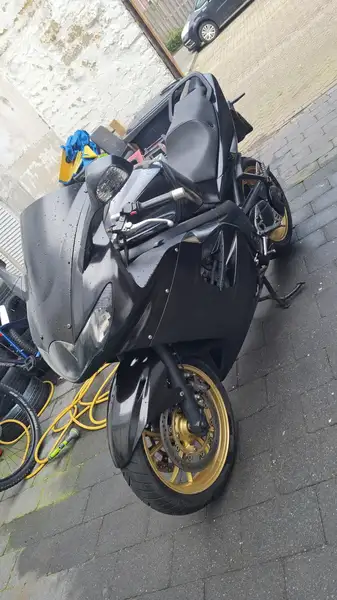 Triumph Sprint ST - foto 2