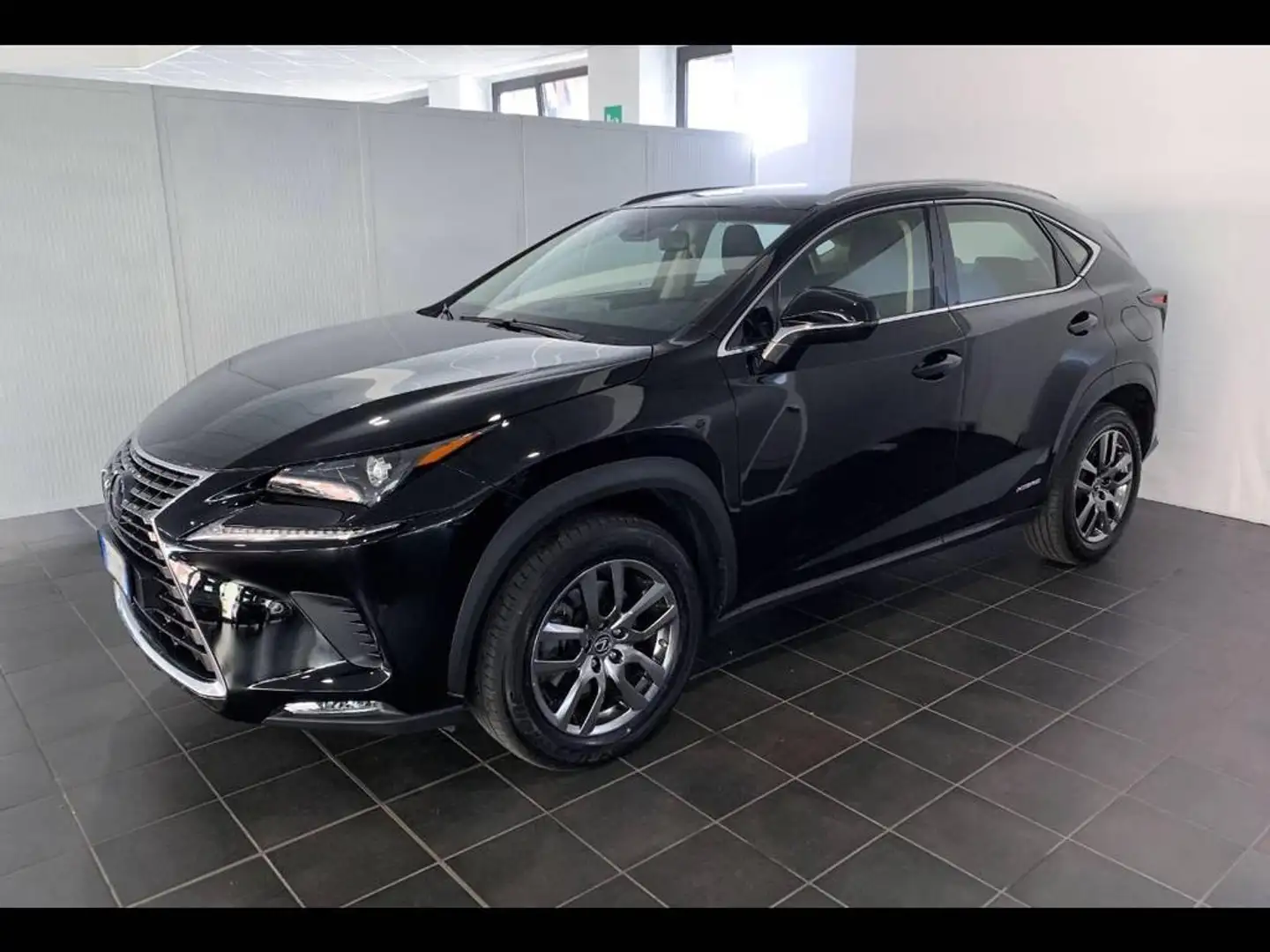 Lexus NX 300 h 2.5 Business 4wd cvt Černá - 1