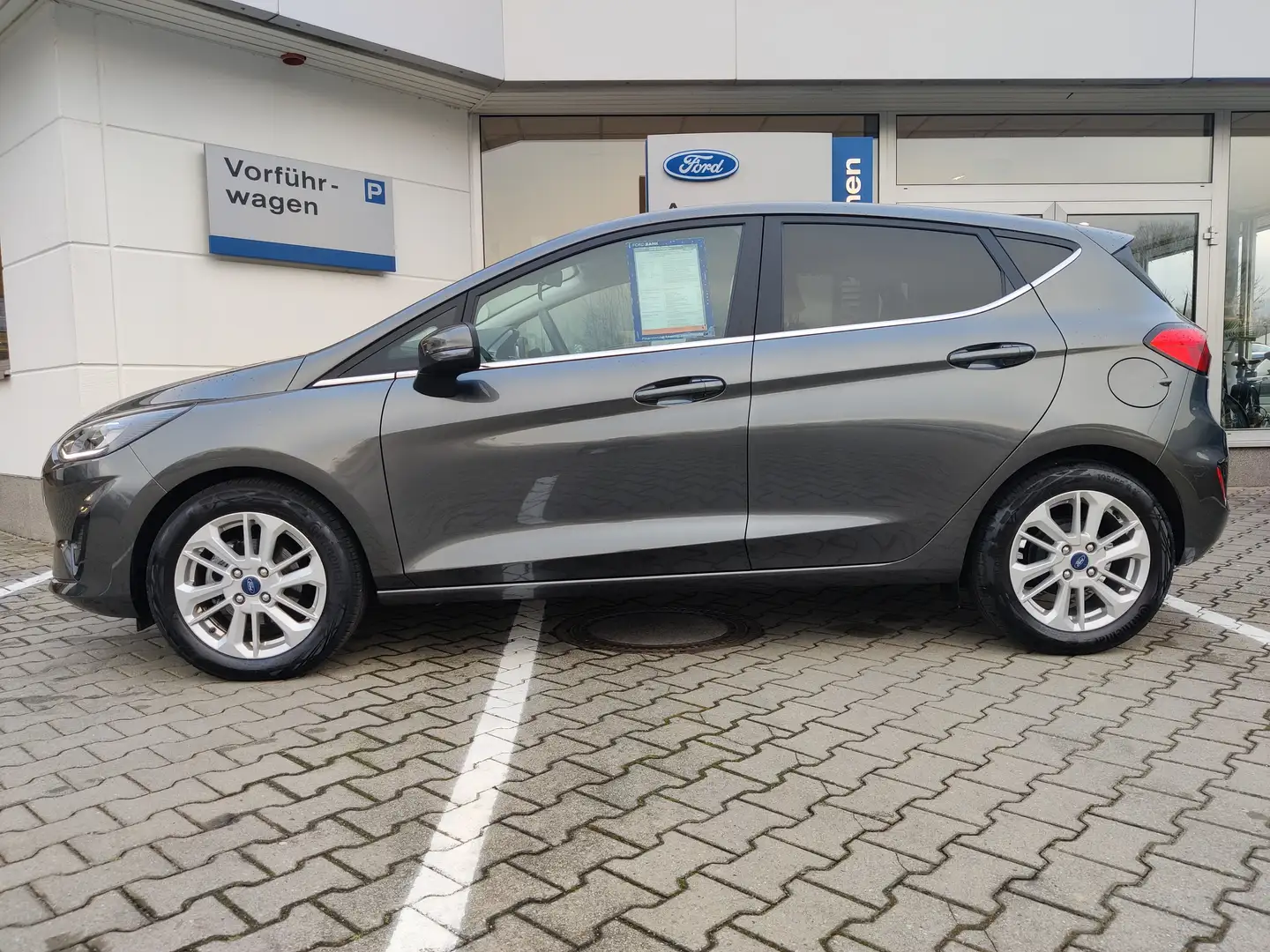 Ford Fiesta Titanium Grau - 2