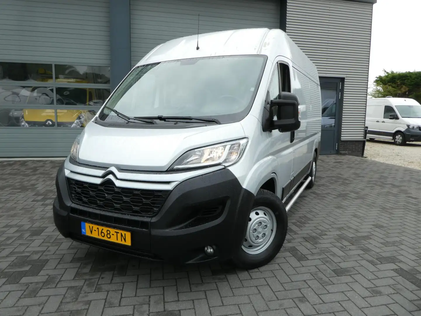 Citroen Jumper 35 2.0 BlueHDi 163pk, Euro 6, L2H2, Airco, Navigat Grijs - 2