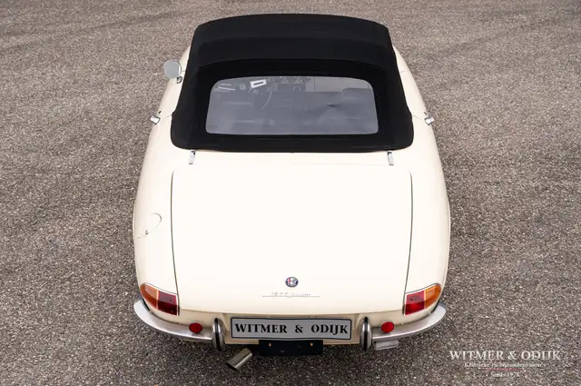 Alfa Romeo Spider view 15