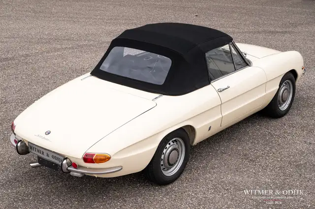 Alfa Romeo Spider view 14