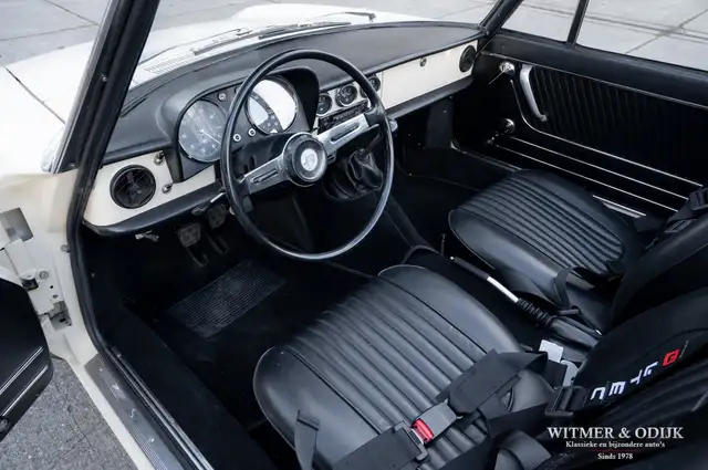 Alfa Romeo Spider view 3