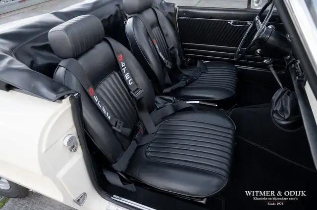 Alfa Romeo Spider view 5