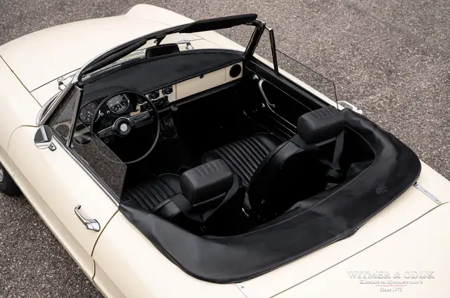 Alfa Romeo Spider view 12