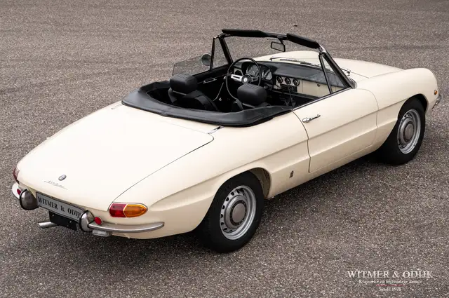 Alfa Romeo Spider view 7