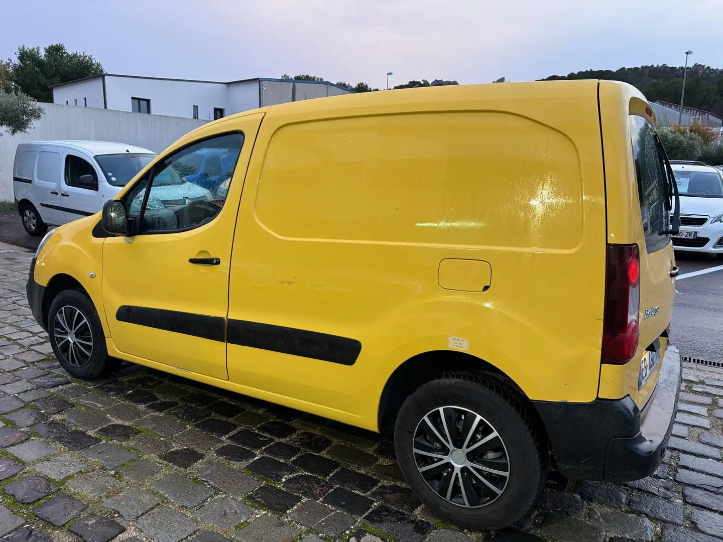 Citroen Berlingo 1.6 HDI 75 CONFORT 3 places Jaune - 2