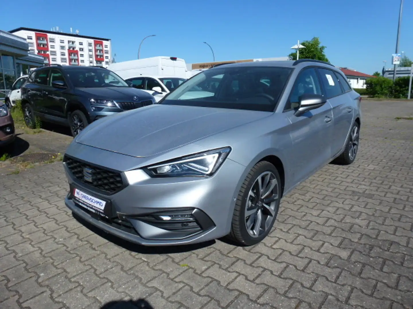 SEAT Leon Sportstourer FR 2.0 TDI + Panorama Silber - 1