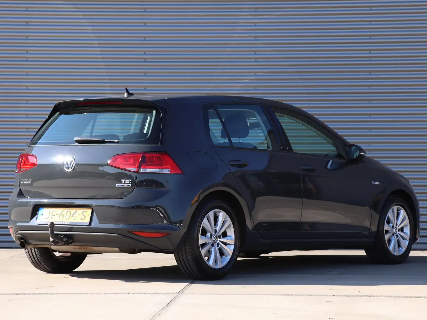 Volkswagen Golf 1.0 TSI Comfortline *Navigatie*Parkeersens.*Trekha Grijs - 2