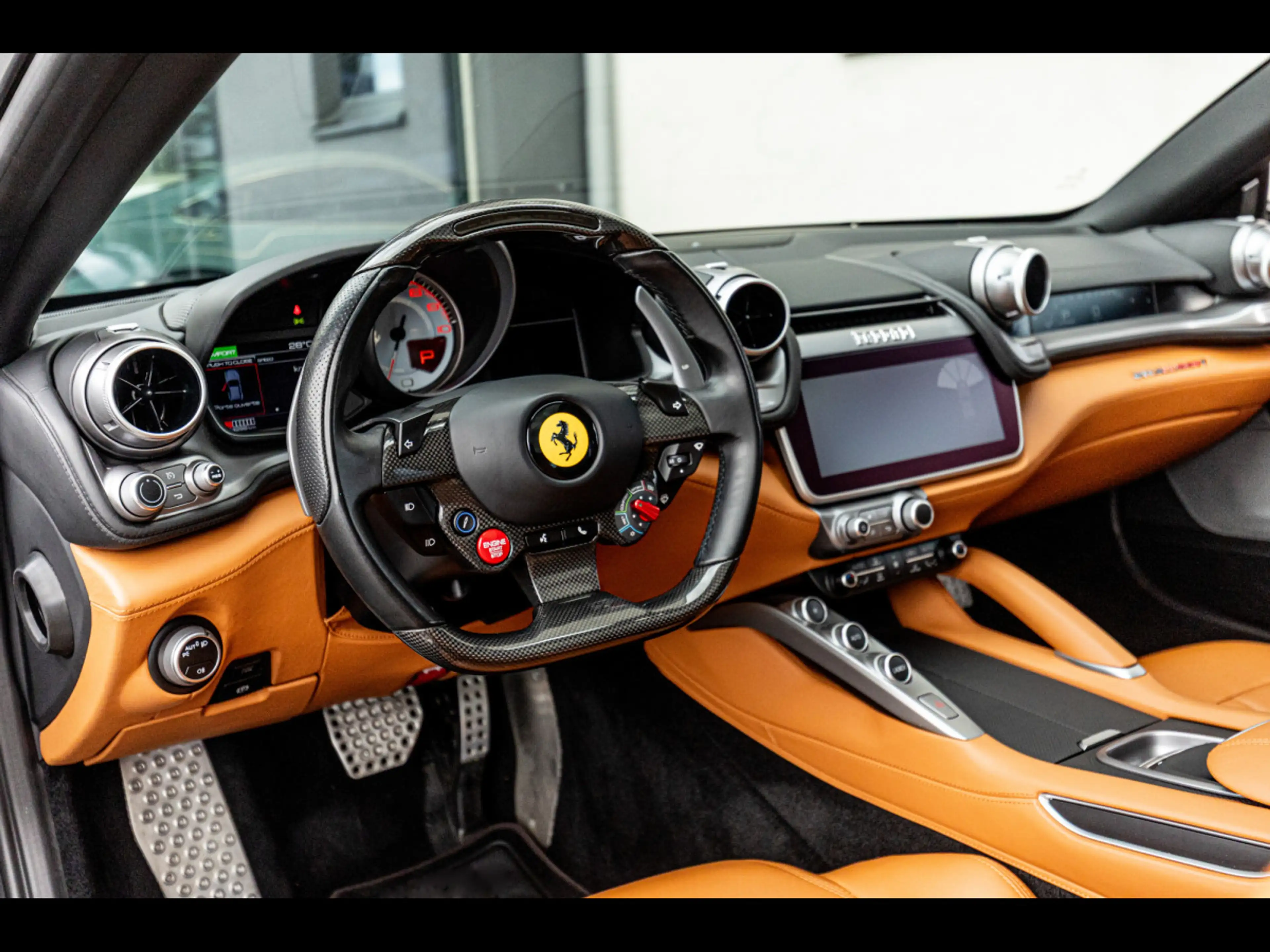 Ferrari GTC4 Lusso V8 T 3.9°LIFT°PANO°CARPLAY°DISP°ATELIER°CARBON — photo 11