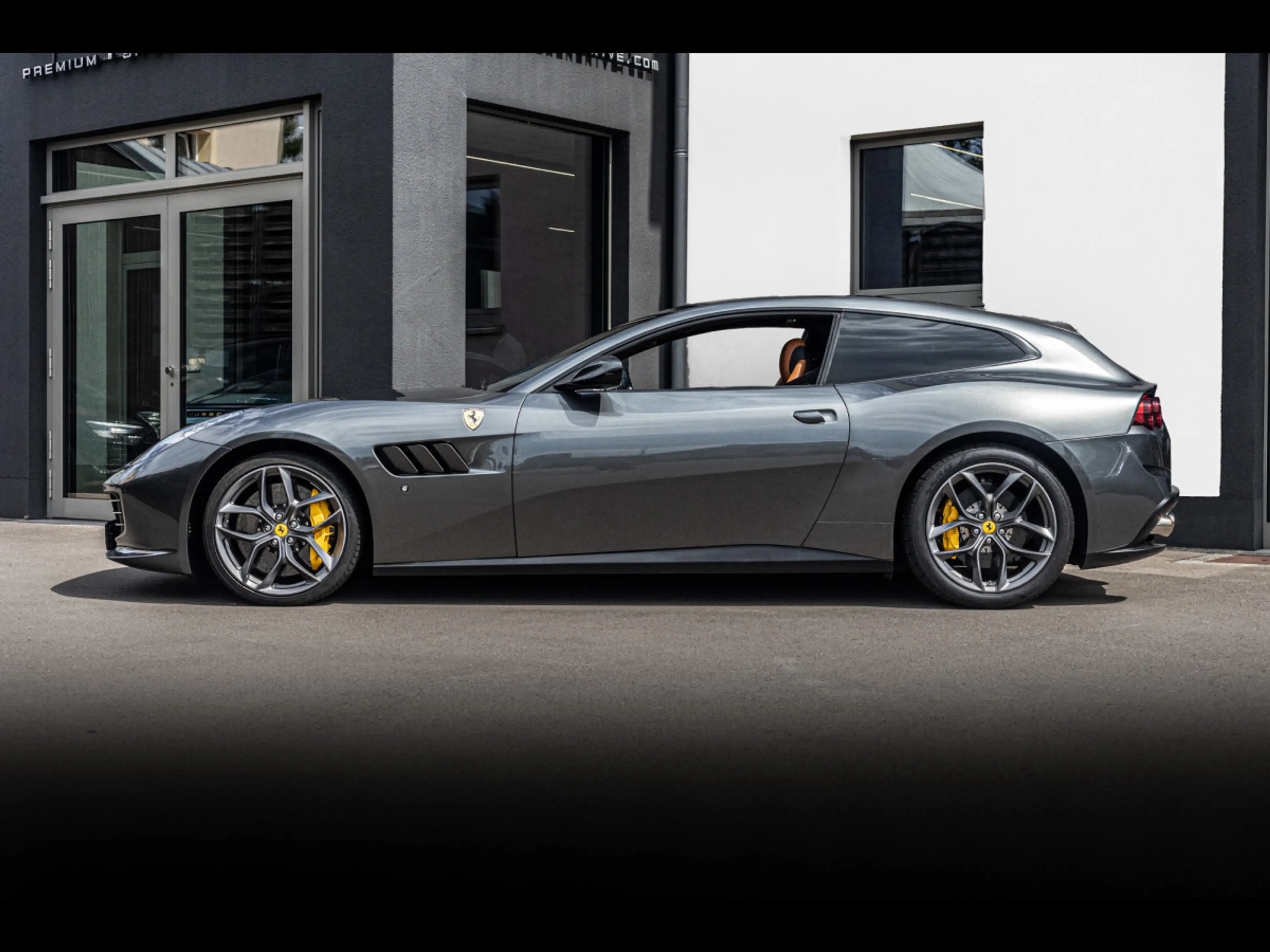 Ferrari GTC4 Lusso V8 T 3.9°LIFT°PANO°CARPLAY°DISP°ATELIER°CARBON — photo 2