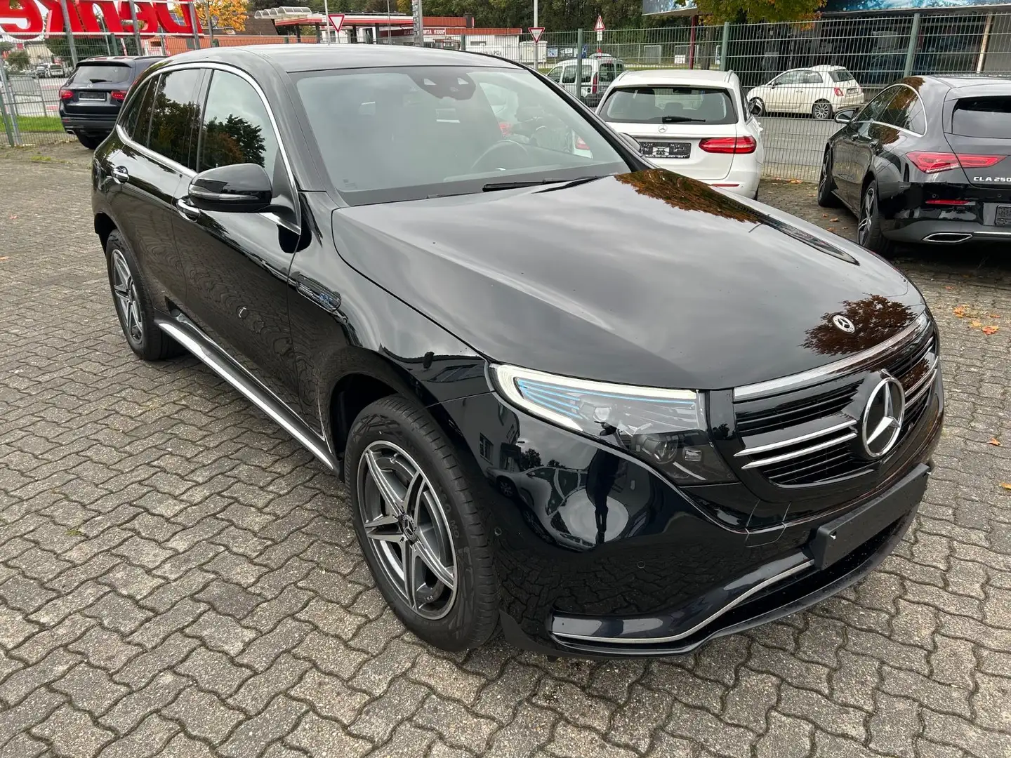 Mercedes-Benz EQC 400 400 4MATIC AMG Line LED Kamera KeylessGo AHK Noir - 2