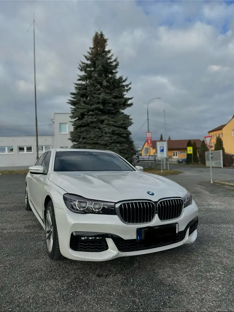 BMW 740 740Li - 1