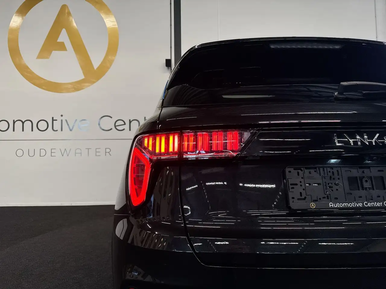 Lynk & Co 01 1.5 PHEV MY23 6,6 KWH PANO ZWARTE HEMEL 360, миниатюра 18