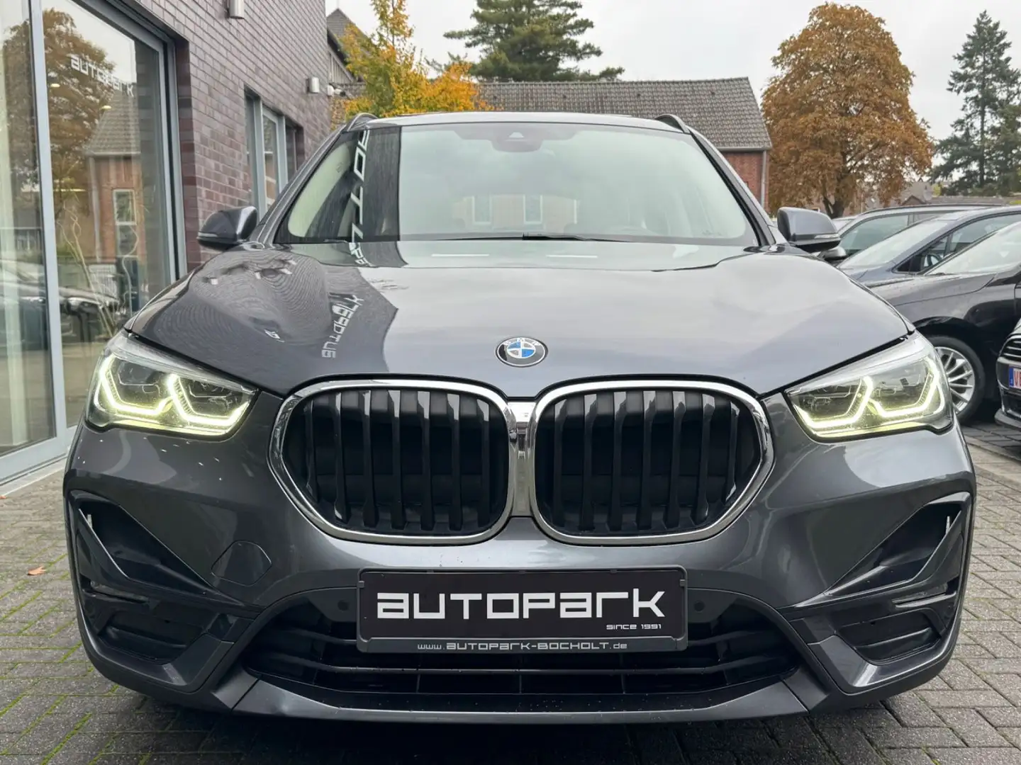 BMW X1 xDri 20d Sport Line PANO HUD Leder Memory RFK Gris - 2