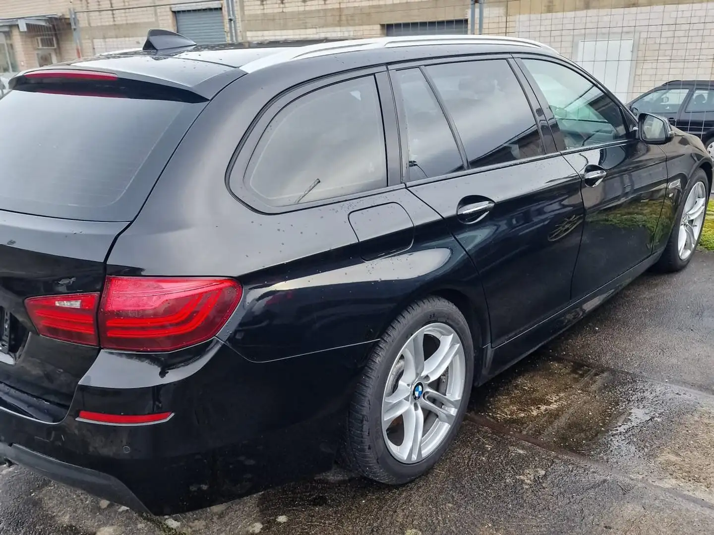 BMW 520 520d Touring Aut. Schwarz - 2