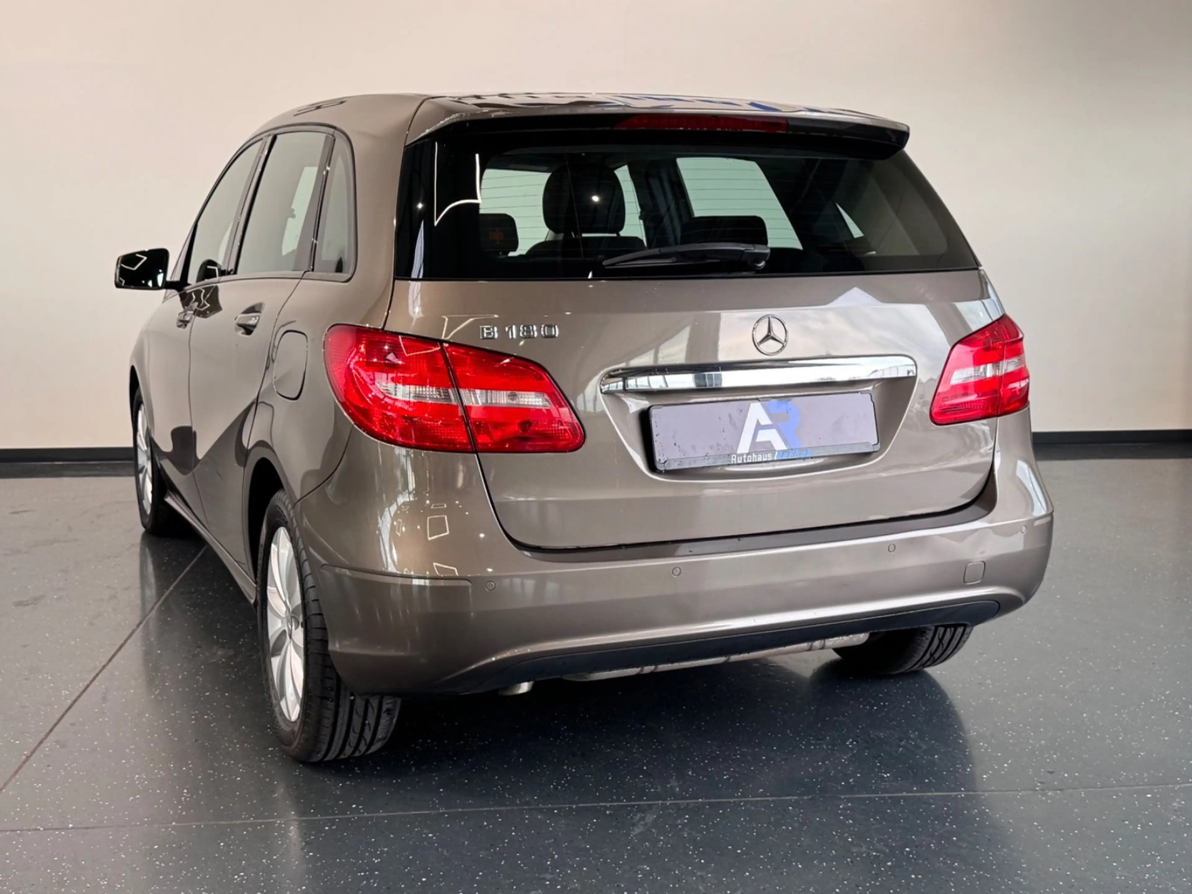 Mercedes-Benz B 180 B180 *PDC*KLIMA*MEDIA*1-HAND*SCHECKHEFT*TOP* — photo 13