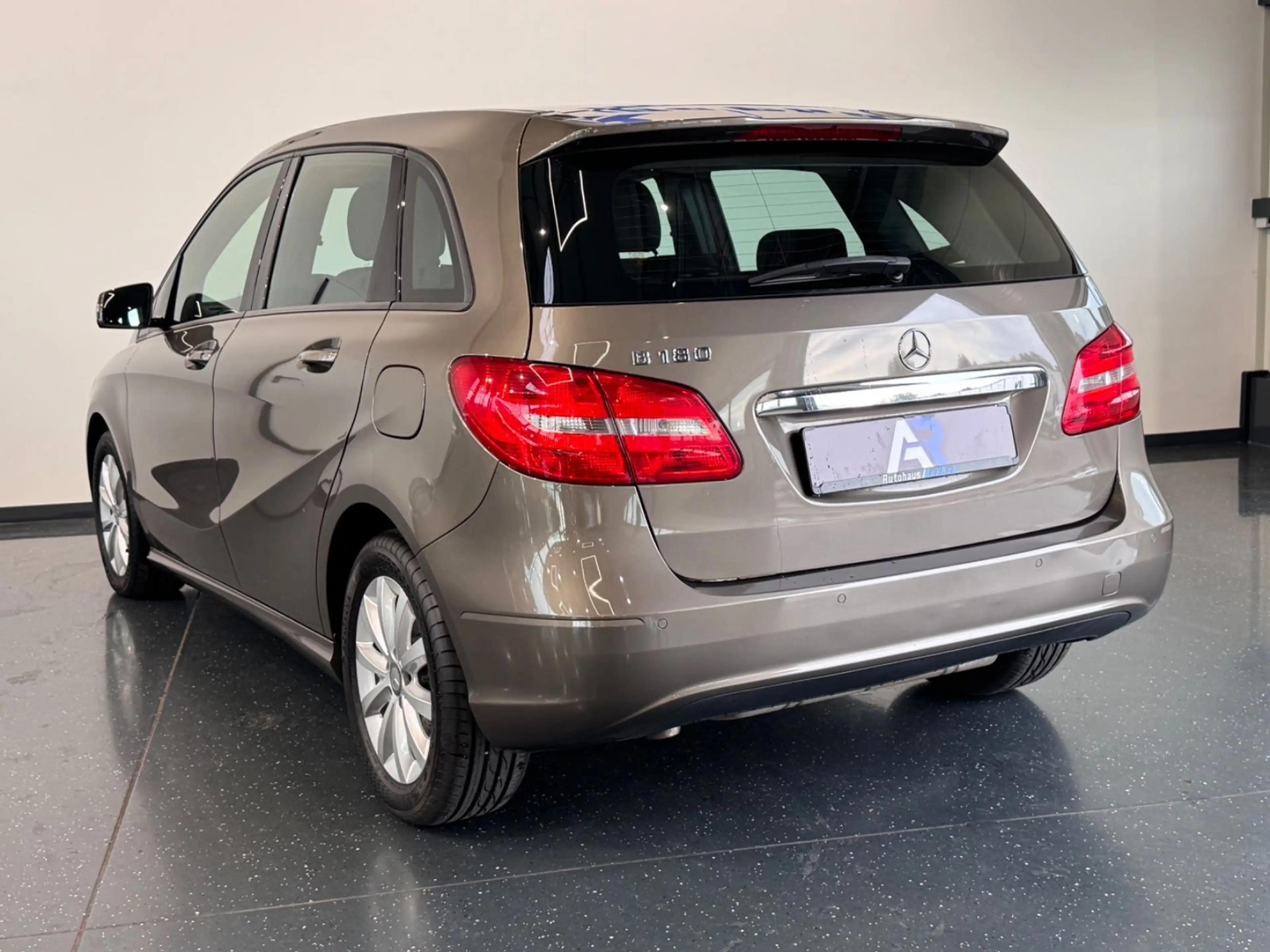 Mercedes-Benz B 180 B180 *PDC*KLIMA*MEDIA*1-HAND*SCHECKHEFT*TOP* — photo 12