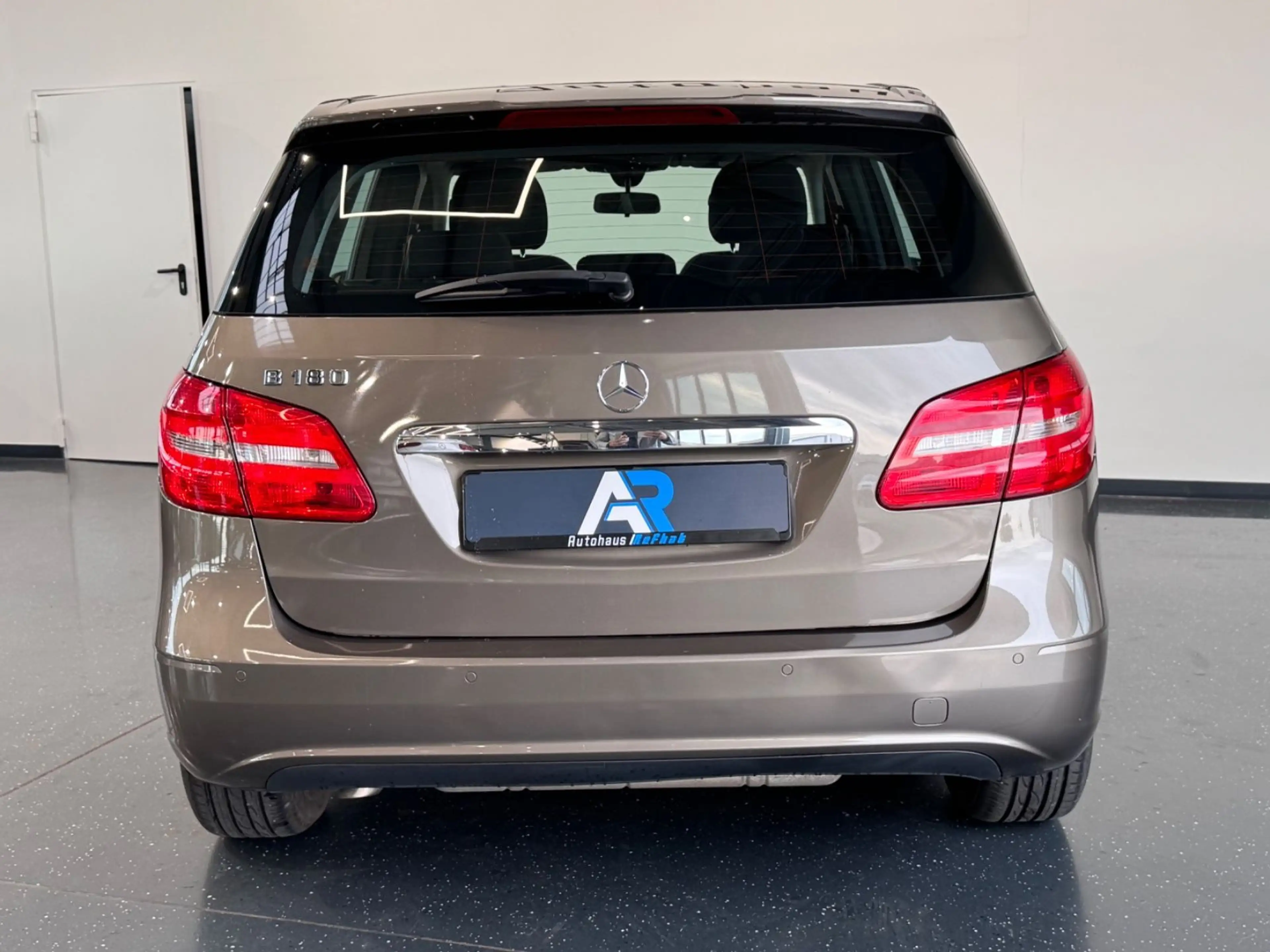 Mercedes-Benz B 180 B180 *PDC*KLIMA*MEDIA*1-HAND*SCHECKHEFT*TOP* — photo 15