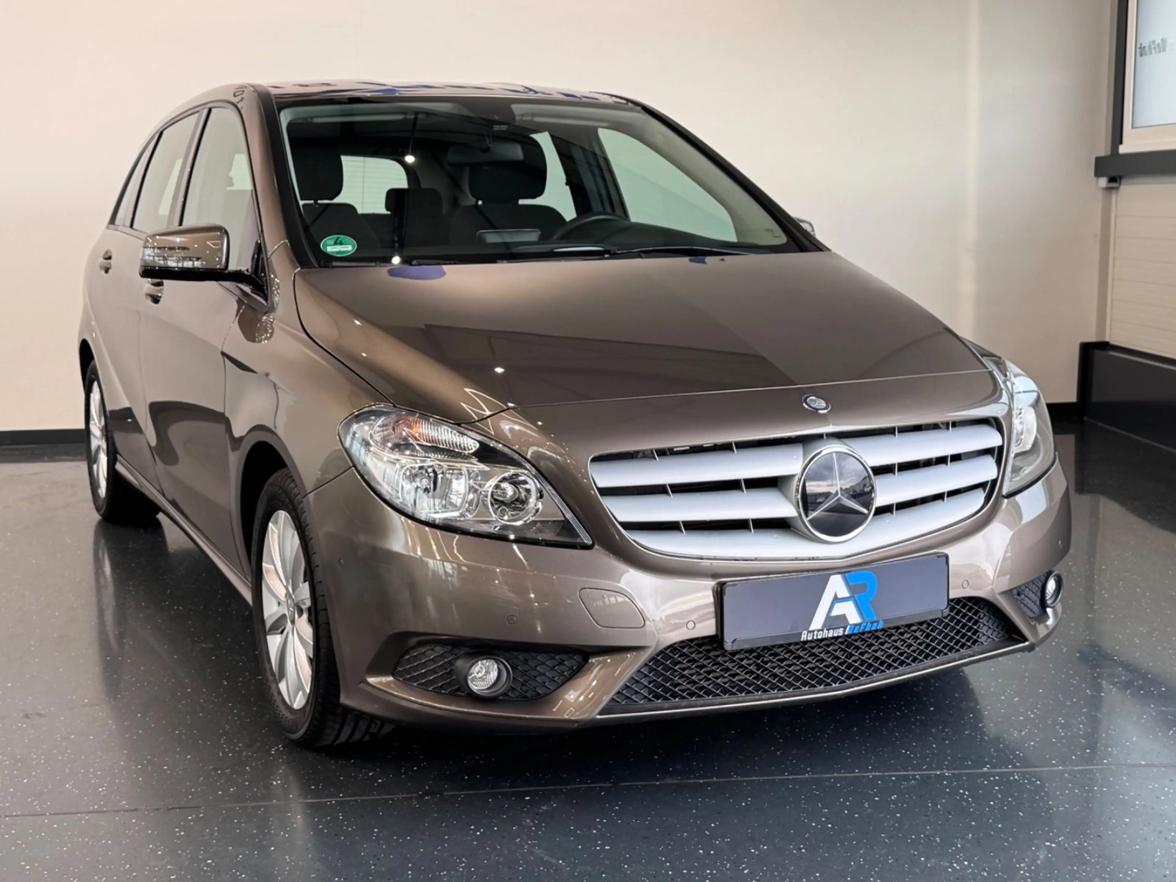Mercedes-Benz B 180 B180 *PDC*KLIMA*MEDIA*1-HAND*SCHECKHEFT*TOP* — photo 11