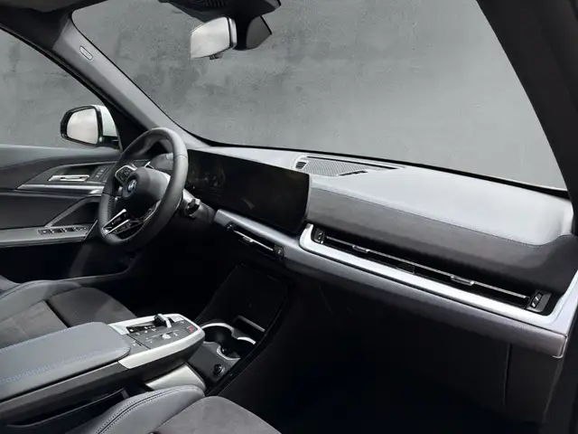 BMW Ix1 view 12