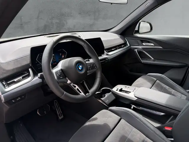 BMW Ix1 view 9