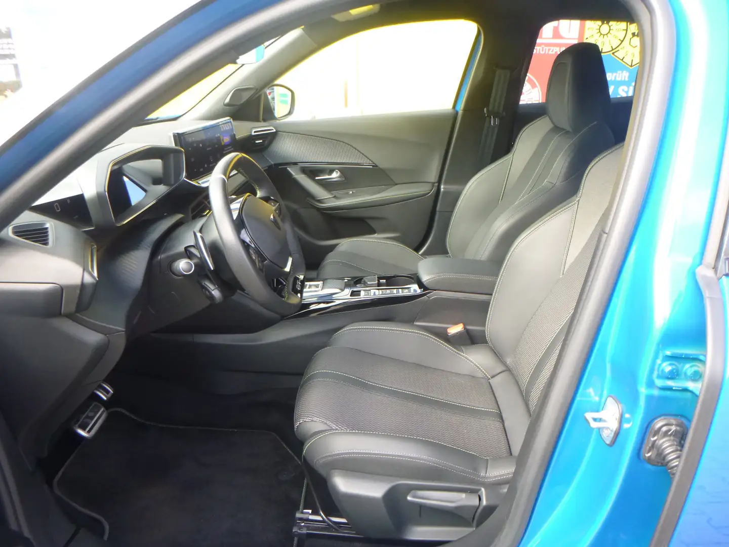 Peugeot 2008 GT Line; mit toller Ausstattung; LED Licht; TOP !! Blau - 2