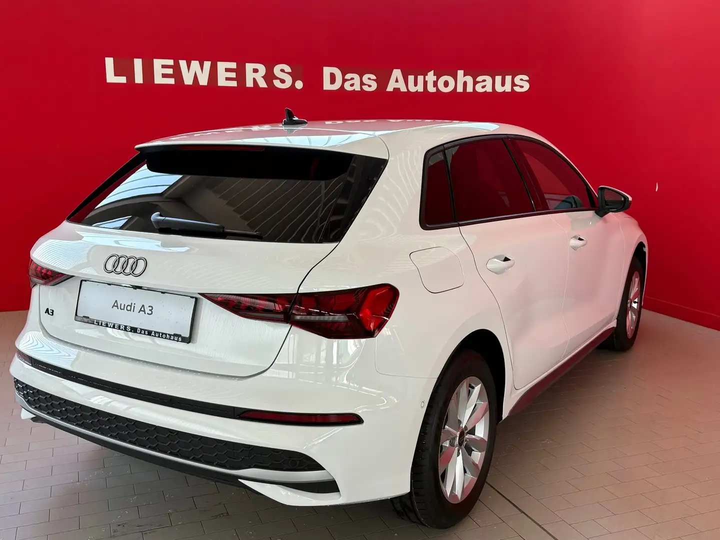 Audi A3 30 TFSI Weiß - 2