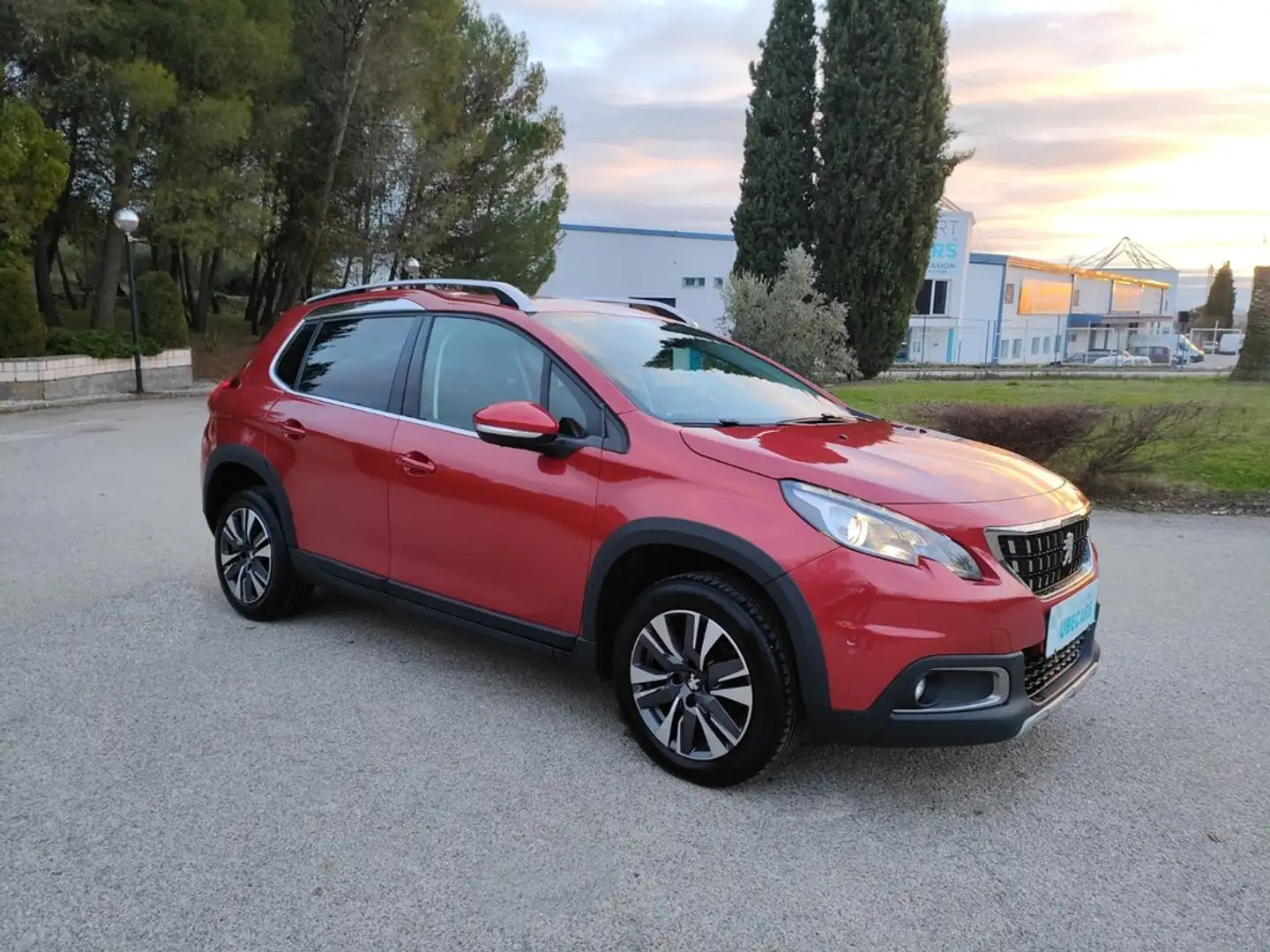 Peugeot 2008 1.6 BlueHDI S&S Allure 120 Rot - 2