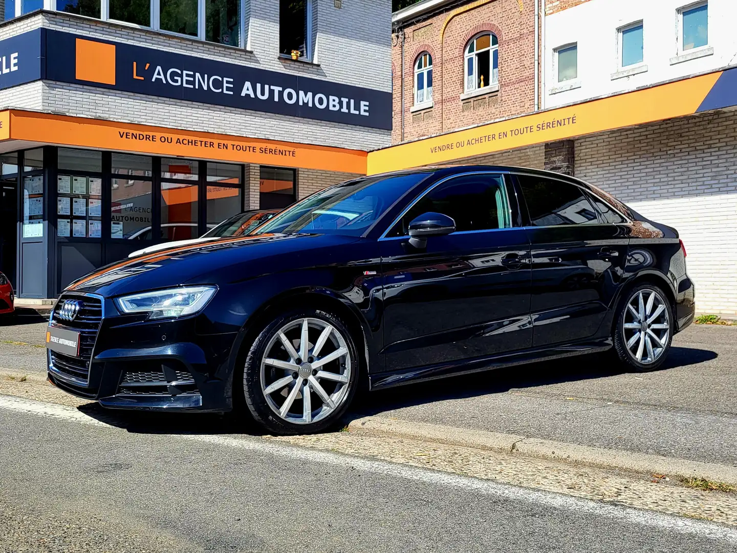Audi A3 A3 1.6TDi S LINE SEDAN CLIGNOTANT DYNAMIC - GAR12M Noir - 2