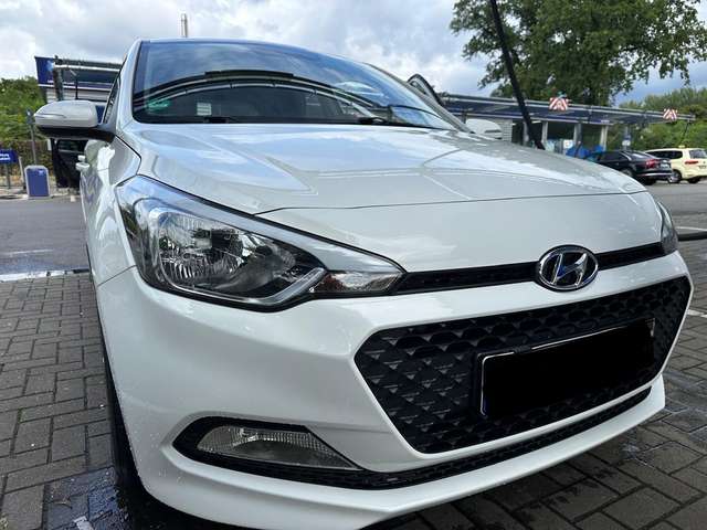 Imagine Hyundai i20 Active Blue